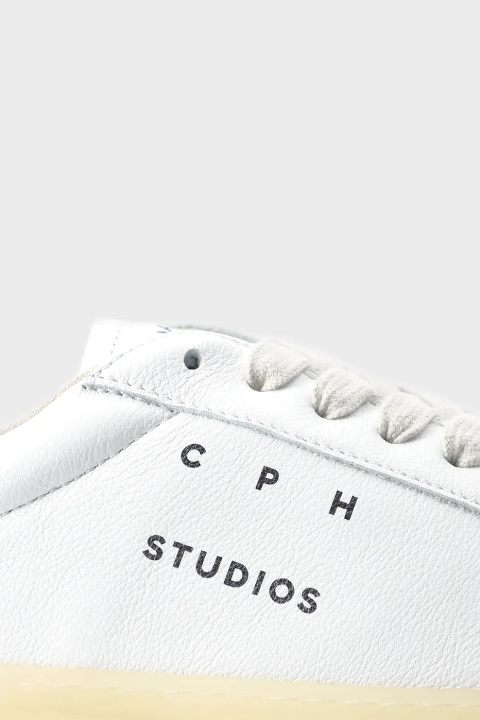 CPH433 leather white