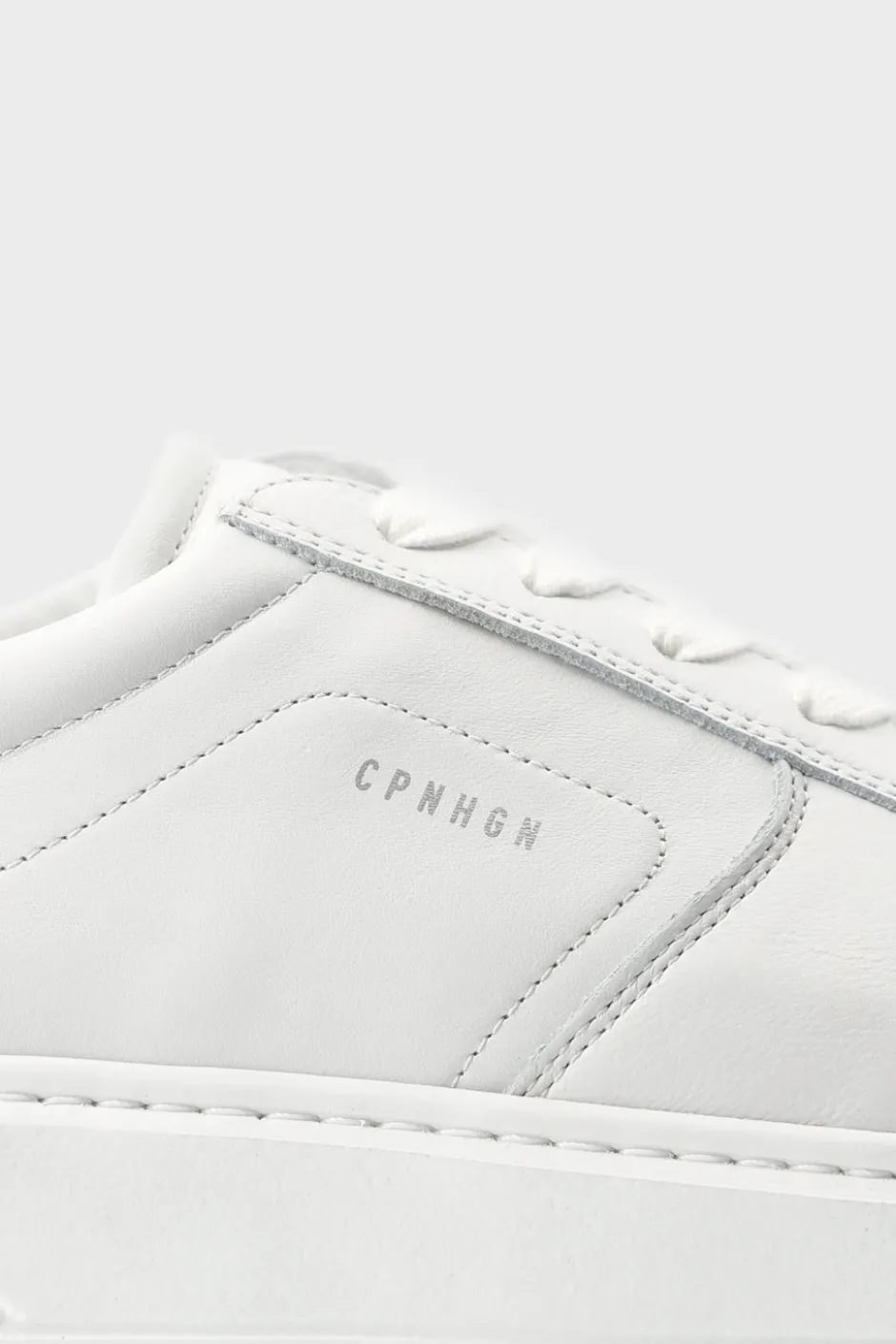 CPH77M leather white