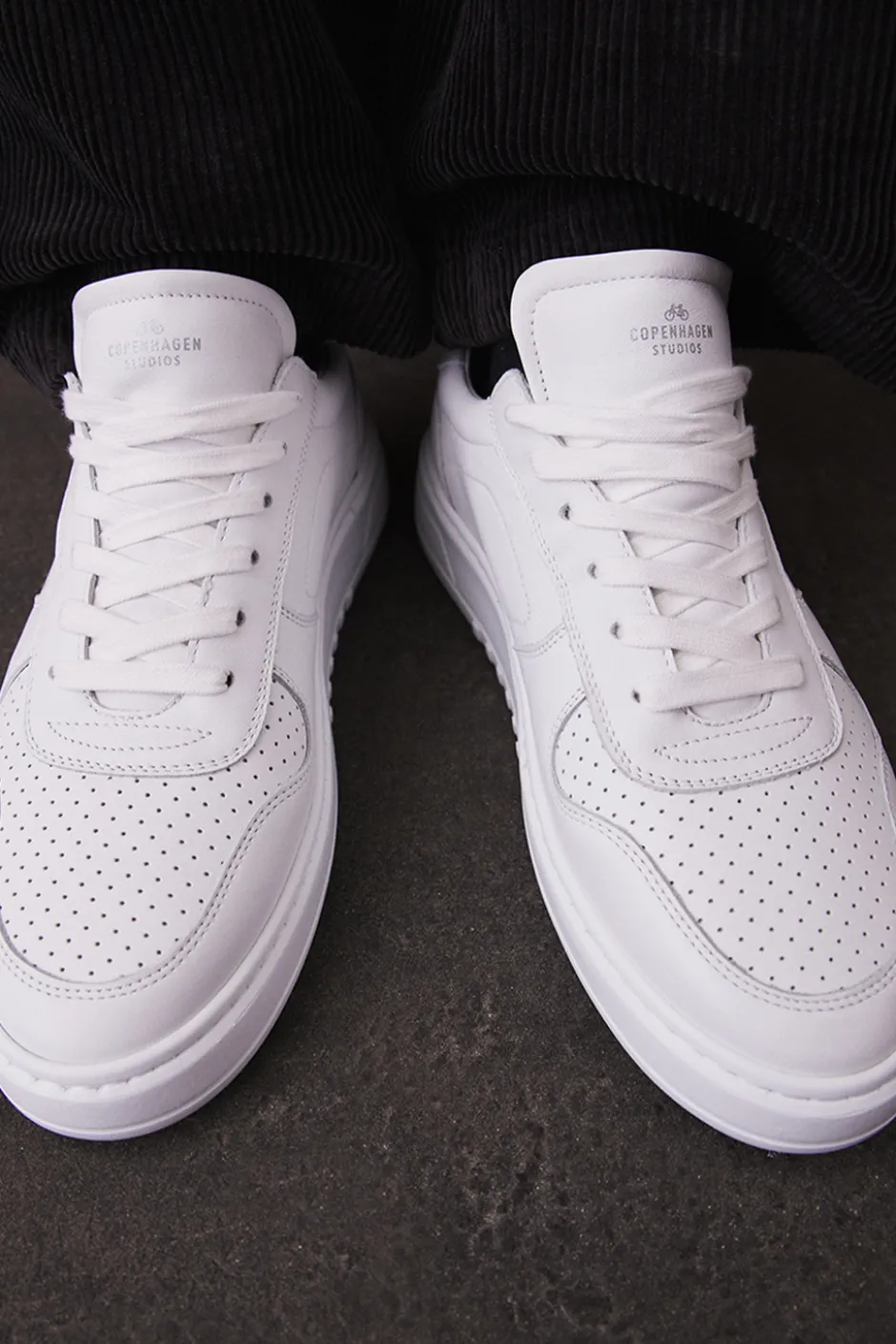 CPH77M leather white